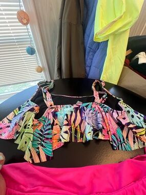 Tropical Ruffle Off-Shoulder Bikini Top - Multicolor